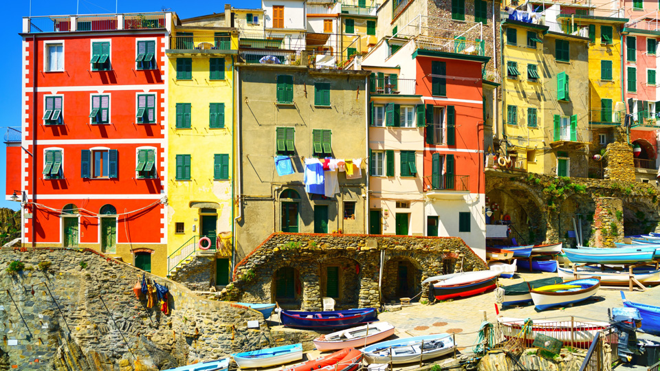 Bunte Häuser in Riomaggiore - (Foto: © StevanZZ / iStock / Getty Images)