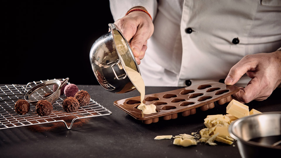 Wenn schon online, dann lieber beim lokalen Chocolatier als im Großhandel bestellen - (Foto: ©stockcreations/Shutterstock)