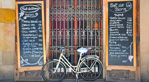 Bars und Restaurants zu schließen bedeutet für die Inhaber herbe Einbußen - (Foto: ©Arsenie Krasnevsky/Shutterstock)