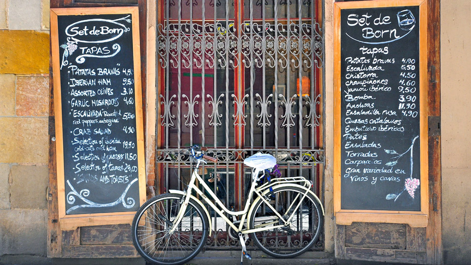 Bars und Restaurants zu schließen, bedeutet für die Inhaber herbe Einbußen - (Foto: ©Arsenie Krasnevsky/Shutterstock)