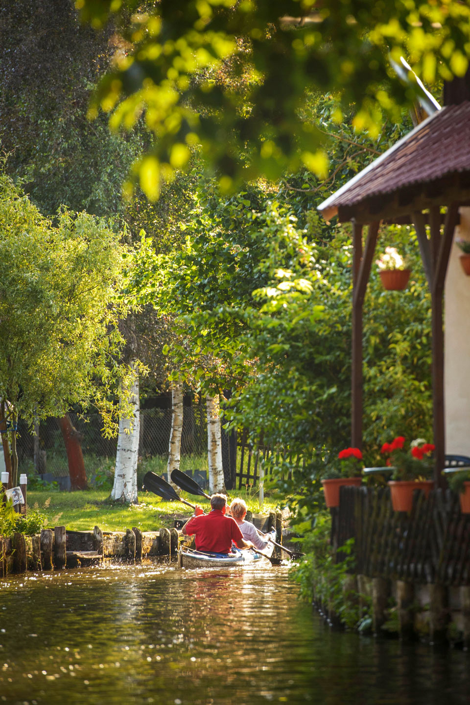 Auf vielen deutschen Wasserstraßen lässt es sich friedlich dahin paddeln, wie hier im Spreewald - (Foto: © Jonathan Stokes / Lonely Planet)