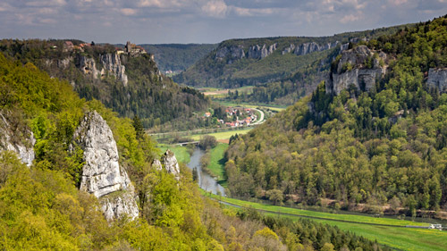 Das Donautal nahe Irndorf, Blick vom Eichfelsen - (Foto: ©JStuij/istock.com) 