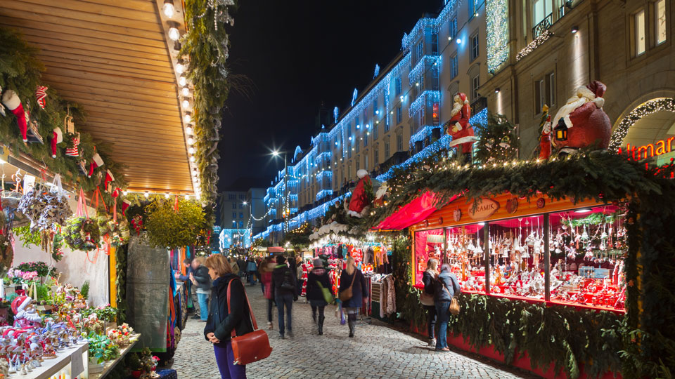 Der Dresdner Striezelmarkt zählt zu den schönsten Weihnachtsmärkten Deutschlands - (Foto: © Jon Hicks / Getty Images)
