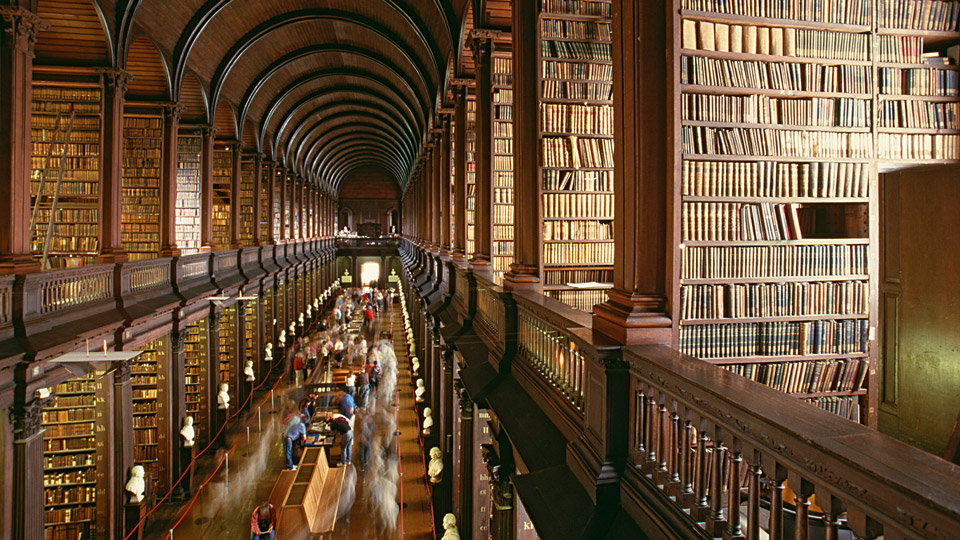 Spektakulär: die Bibliothek des Trinity College in Dublin - (Foto: © CLU / Getty Images)