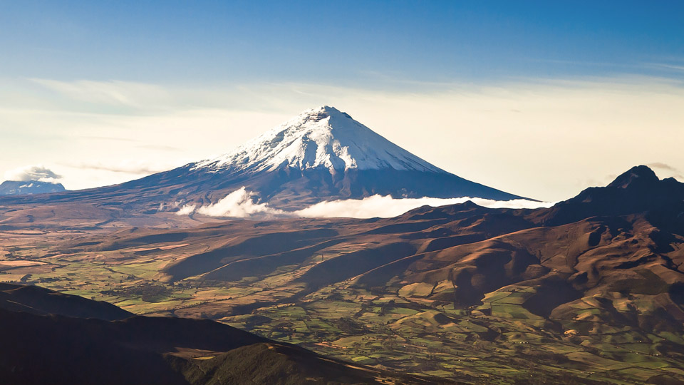 Der Cotopaxi in Ecuador hat eine der zugänglichsten Höhenrouten auf seinen 5.897 Meter hohen Gipfel - (Foto: © PXHIDALGO / Getty Images)