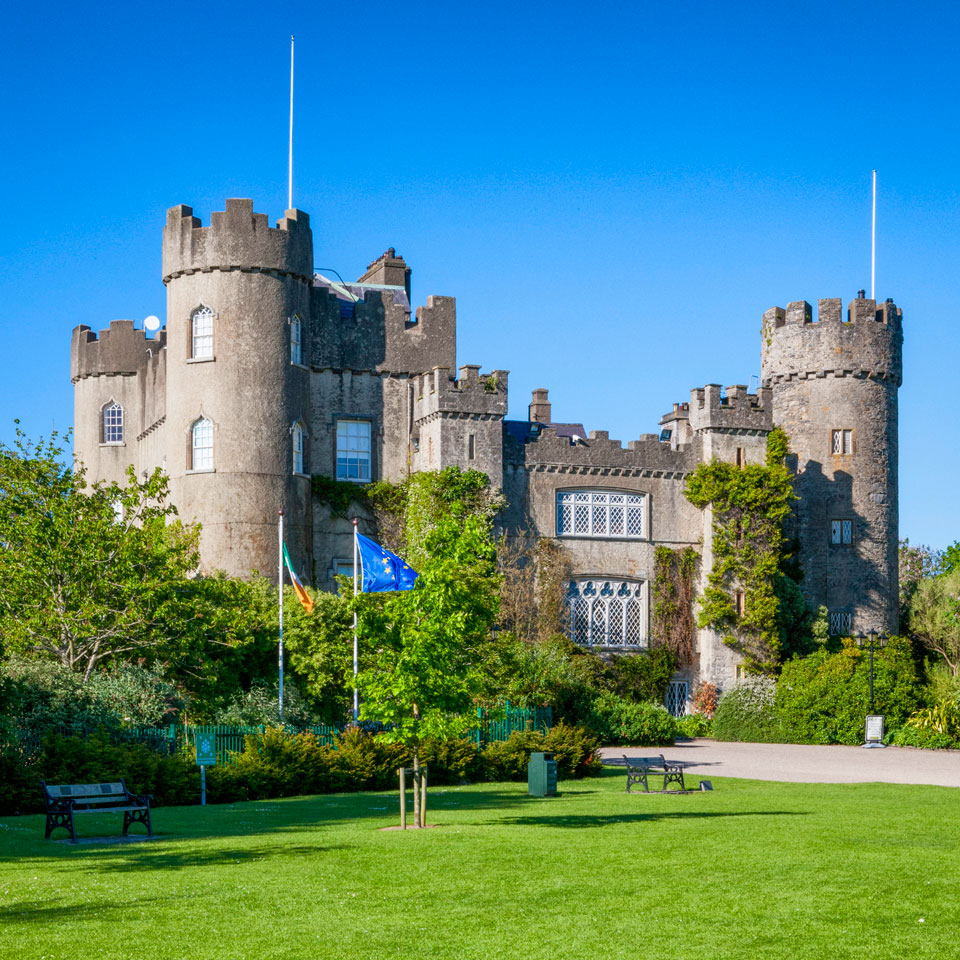 Malahide Castle ist 800 Jahre alt - (Foto: © powerofforever / Getty Images)