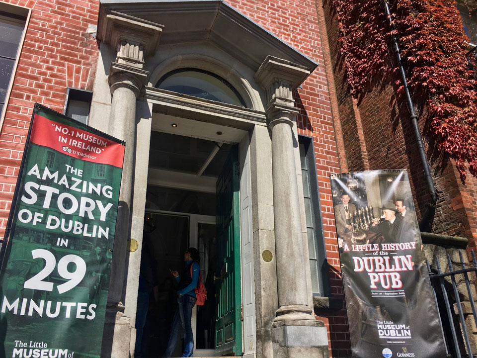 Das Little Museum of Dublin ist charmant und liebenswert schrullig - (Foto: © AnneMarie McCarthy / Lonely Planet)