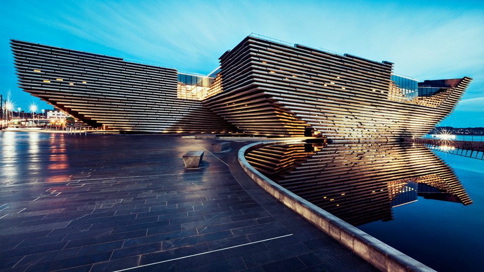 Das V&A Dundee mit Beleuchtung - (Foto: © Ross Fraser McLean)