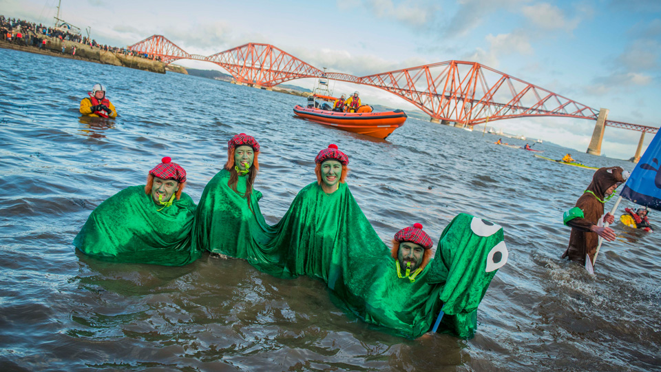 Der Loony Dook am Neujahrstag - (Foto: ©ChrisWatt)