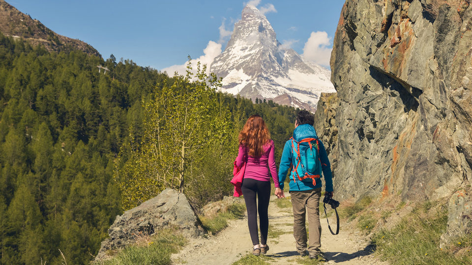 Atemberaubende Ausblicke beim Wandern in den Alpen, nahe Matterhorn und Zermatt - (Foto: ©Ioana Catalina E/Shutterstock)