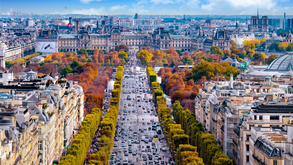 Es geht schneller, mit dem Bus von Brüssel nach Paris zu reisen, als den Flieger zu nehmen - (Foto: ©Augustin Lazaroiu/Shutterstock)