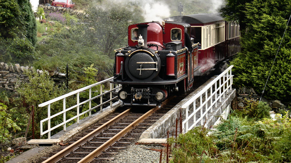 In Nord-Wales bietet die Ffestiniog Railway ein einmaliges Bahnerlebnis - (Foto: © Serjio74 / shutterstock)