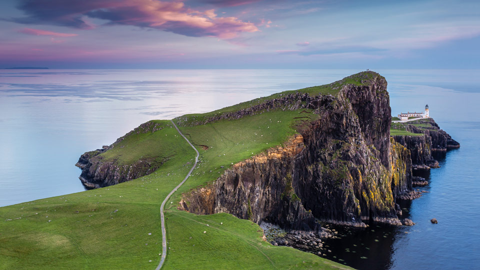 Europas sagenhafte Landschaften, wie die Isle of Skye auf den Hebriden, laden zu Entdeckertouren ein - (Foto: ©Steve Walesch/500px)