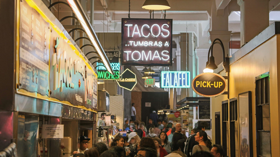 Farbenfroh und frisch - Imbissstände aus aller Welt gibt es auf dem Grand Central Market in LA - (Foto: ©EddieHernandezPhotography/Shutterstock)