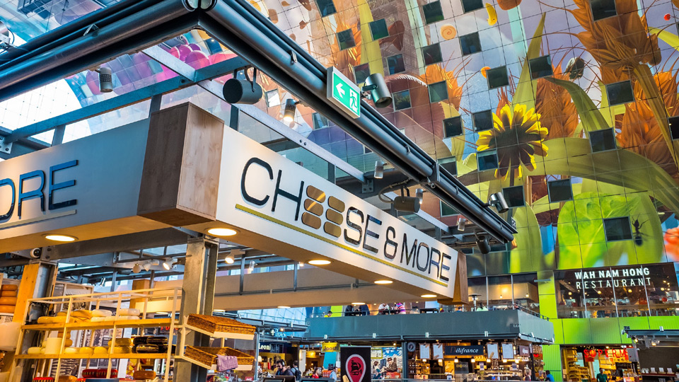 Köstliches Essen und atemberaubende Kunst gehen bei der Rotterdamer Markthal Hand in Hand - (Foto: ©Hung Chung Chih/Shutterstock)