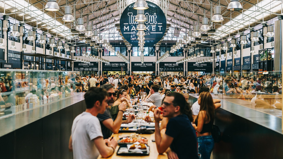 Time Out verwandelt Lissabons Mercado da Ribeira in ein modernes Genussfest - (Foto: ©Radu Bercan/Shutterstock)