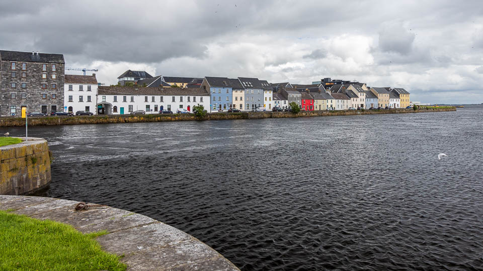 The Long Walk ist die ikonische Uferpromenade Galways - (Stephan Goldmann)