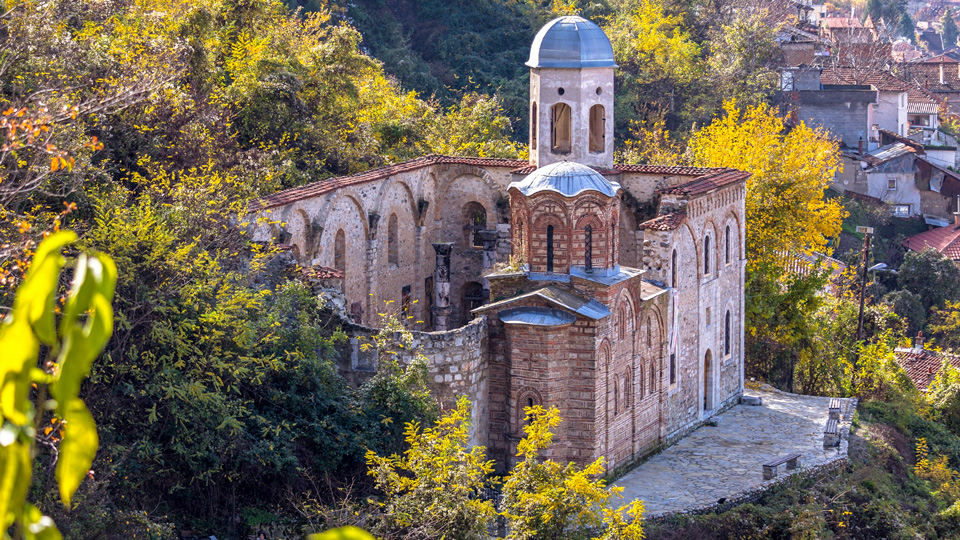 Die orthodoxe Kirche des Erzengelklosters in Pizren - (Foto: ©kamchoo/Shutterstock)