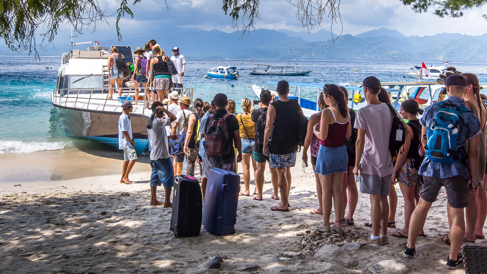 Manchmal muss man etwas Geduld mitbringen beim Warten auf die Fähre nach Bali - (Foto: stigalenas/Istock.com)