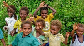Nicht nur die Kinder schenken den Besuchern von Vanuatu ihr glücklichstes Lächeln - (Foto: ©Marina Lawrence/Lonely Planet)