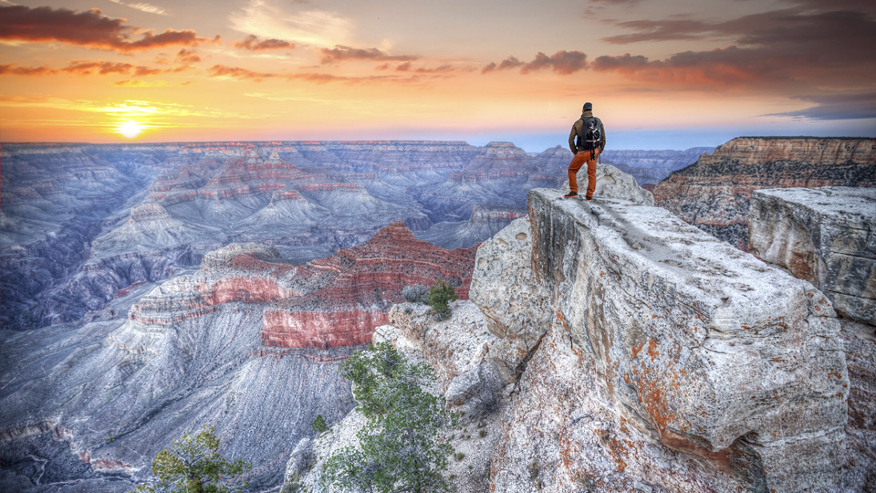 Spektakuläre Sonnenuntergänge am Grand Canyon sind keine Seltenheit - (Foto: ©Skreidzeleu/Shutterstock)