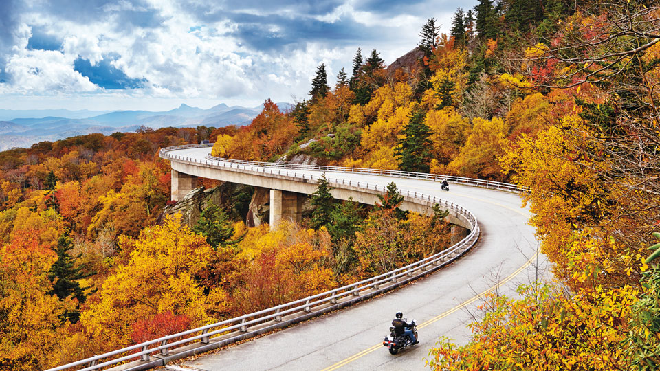 Herbstfarben am Blue Ridge Parkway – (Foto: © Matt Munroe / Lonely Planet Images)