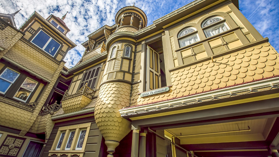 Gruselig: Sich in den verschachtelten Gängen des Winchester Mystery House verlieren - (Foto: ©CREATISTA/Shutterstock)