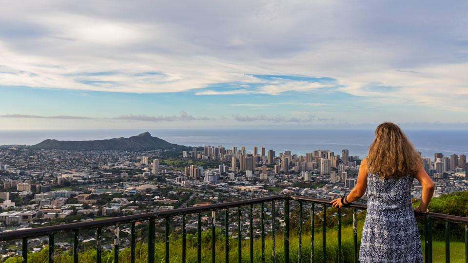 Der Pu'u 'Ualaka'a State Wayside bietet einige der unglaublichsten Ausblicke auf Honolulu und Diamond Head - (Foto: © Westend61 / Getty)