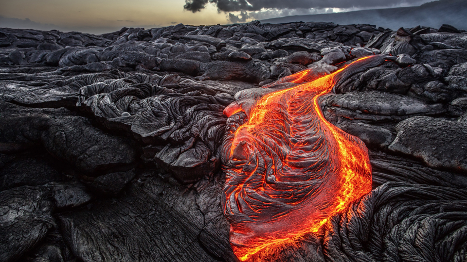 Fließende Lava auf Big Island - (Foto: ©Willyam Bradberry/Shutterstock)