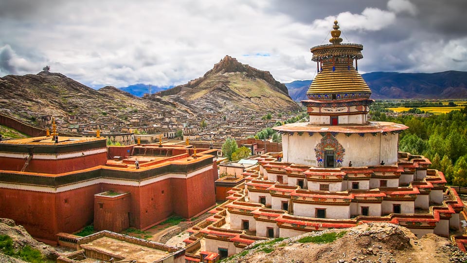 Die mehrstöckige Stupa des buddhistischen Kumbum-Chorten in Gyantse, Tibet - (Foto: © aaabbbccc / Shutterstock)
