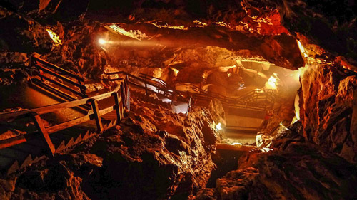 Lamprechtshöhle - (Foto By Sebastian Grünwald (Own work) [CC BY 3.0 (http://creativecommons.org/licenses/by/3.0)], via Wikimedia Commons)
