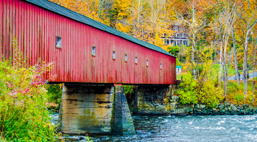 Geschlossene Brücke in Cornwall, Connecticut - (Foto: © TisoPhotography/Getty Royalty Free)