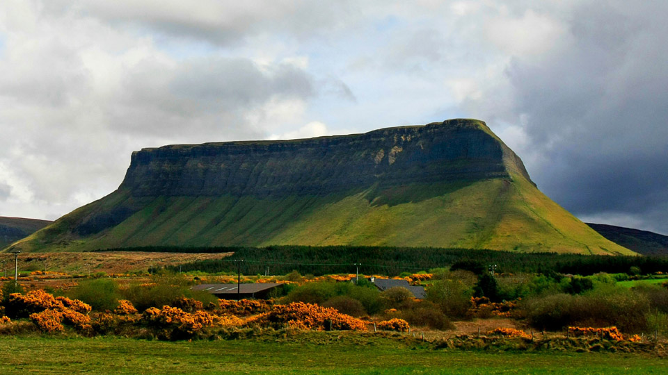 Die Gegend um Benbulben soll Heimstatt vieler Feen sein - (Foto: ©Photography by Deb Snelson/Getty Images)