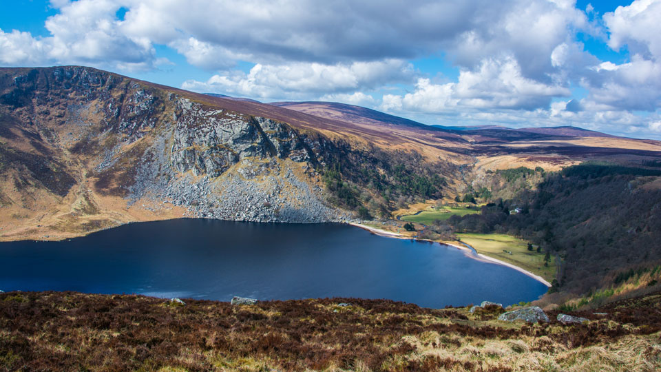 Lough Tay ist ein malerisches Ziel in den Wicklow Mountains - (Foto: © RMAtkinsonImages / Shutterstock)