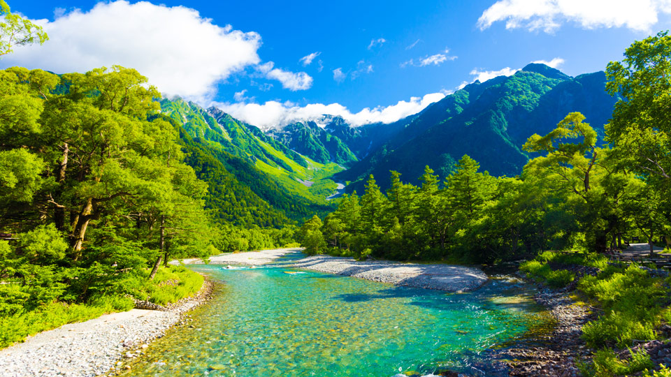 Spektakuläre Landschaft im Hochland-Flusstal von Kamikōchi - (Foto: © Pius Lee / Shutterstock)