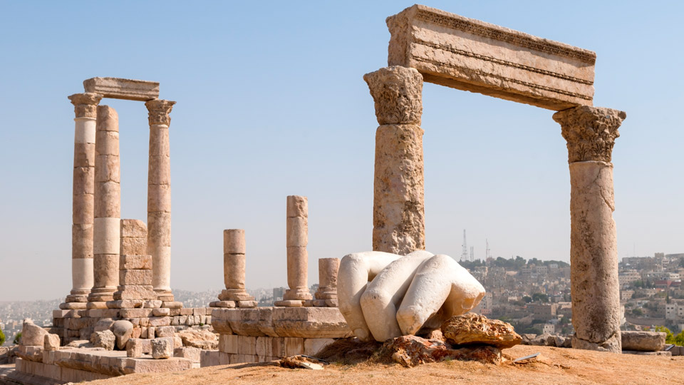 Imposant: Die Ruinen des Herkules-Tempels in der Zitadelle von Amman - (Foto: ©Joel Carillet / Getty Images)