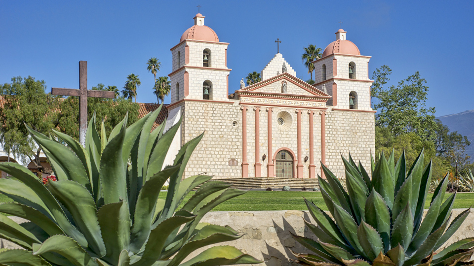 Die Santa Barbara Mission ist eine der schönsten erhaltenen Missionen Kaliforniens - (Foto: ©shippee/Shutterstock)