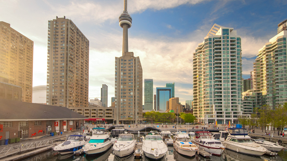 Toronto ist der perfekte kosmopolitische Stopp auf einer Cross-Country-Tour - (Foto: ©Roxana Gonzalez/Shutterstock)