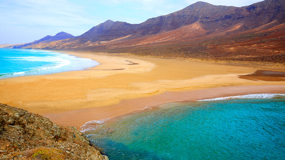 Cofete ist einer der zahlreichen, wahrhaft atemberaubenden Strände auf Fuerteventura - (Foto: © lunamarina / Shutterstock)