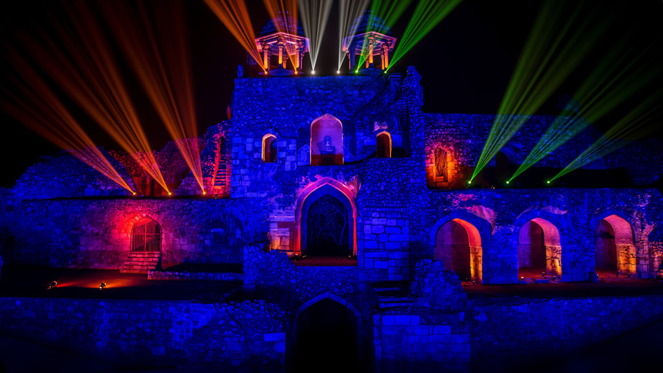 Von der alten zur futuristischen Festung: Purana Qila verwandelt sich während der Licht- und Sound-Show - (Foto: © PRABHAS ROY/Shutterstock)