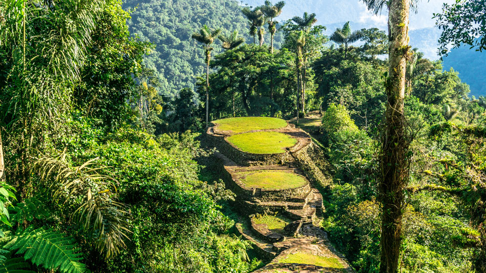 Man muss tagelang durch den Dschungel wandern, um die Verlorene Stadt im kolumbianischen Parque Nacional Natural Sierra Nevada de Santa Marta zu erreichen - (Foto: © scott biales / Alamy Stock Photo)