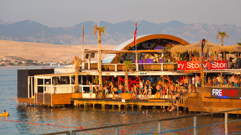 Gefeiert wird beim Hideout Festival am Strand von Zrće - (Foto: © kasto80/Getty Images)