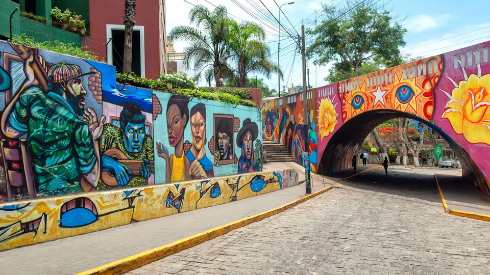 Das trendige Viertel Barranco lädt zum Spazieren und Entdecken ein - (Foto: © fotonio / Getty Images)