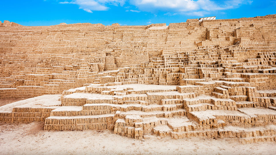 Die unglaubliche Ruine der Pyramide Huaca Pucllana liegt versteckt im Miraflores-Viertel - (Foto:  © saiko3p / Getty Images)