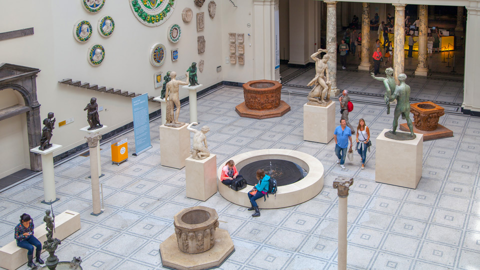 Das Victoria and Albert Museum verfügt über mehr als 100 Galerien - (Foto: © IR Stone/Shutterstock)