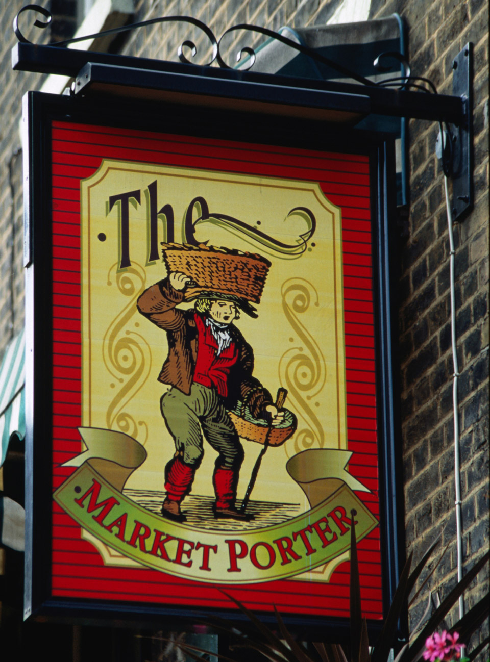 Frühausschank gibt es im Market Porter - (Foto: ©Neil Setchfield/Lonely Planet)