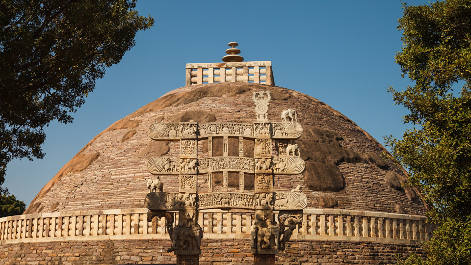Das Tor der Großen Stupa in Sanchi - (Foto: ©ksumano/Getty Images)