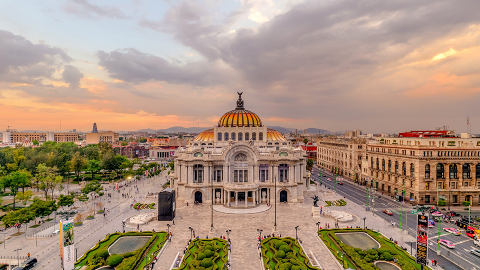 Faszinierende Architektur: Palacio de Bellas Artes in Mexiko City - (Foto: ©Maria Sward/Getty Images)