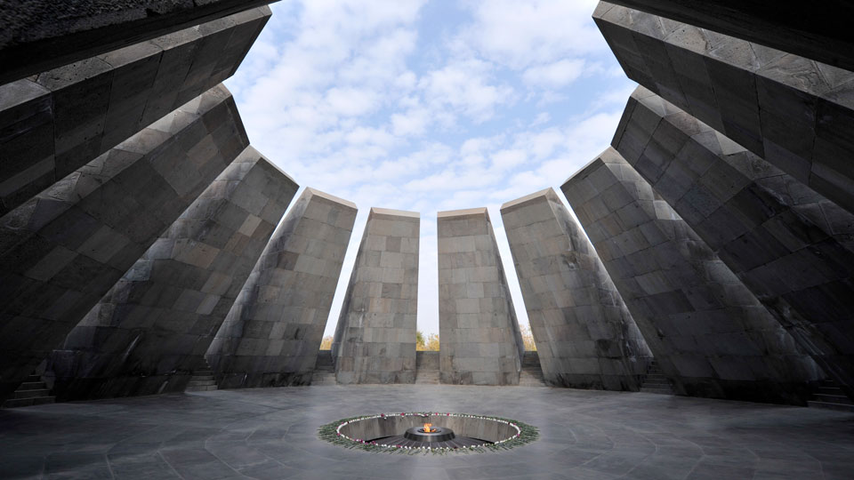 Die ewige Flamme im Tsitsernakaberd-Denkmal in Eriwan - (Foto: © Lampochka / Getty Images)