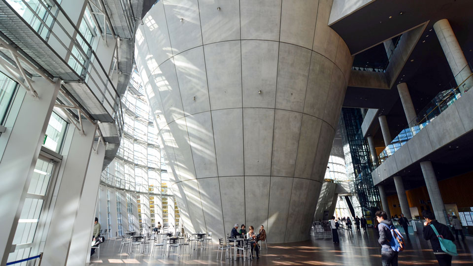 Licht und Beton: National Art Center in Tokio - (Foto: © Sira Anamwong / Shutterstock)